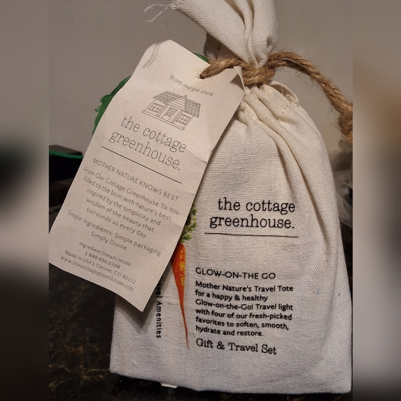 NWT THE COTTAGE GREENHOUSE GLOW-ON-THE-GO - Picture 1 of 5